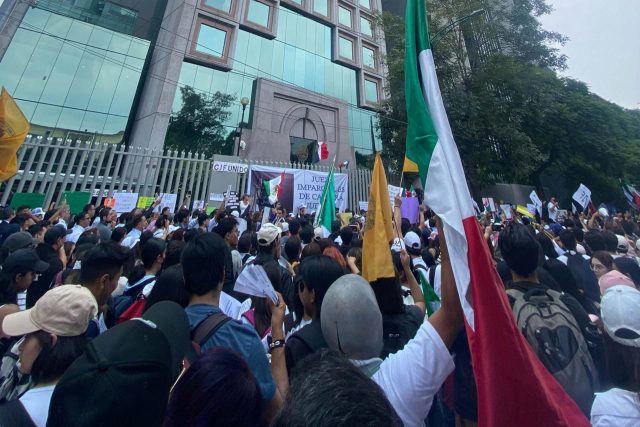 AMLO acusa engaño a estudiantes de la UNAM sobre reforma judicial