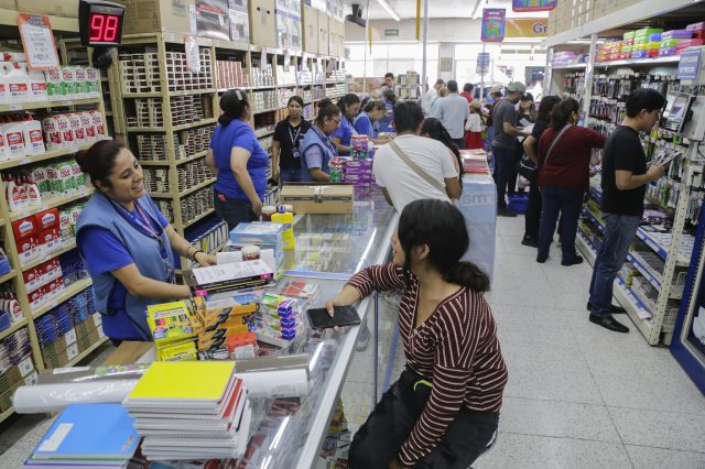 A clases 1.5 millones de alumnos en Puebla, ¡papelerías, al tope!