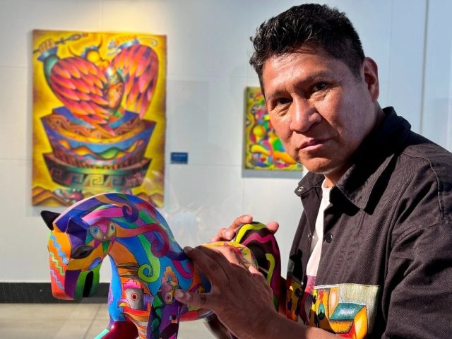 Roberto Mamani Mamani exhibe arte aymara en Museo Nacional