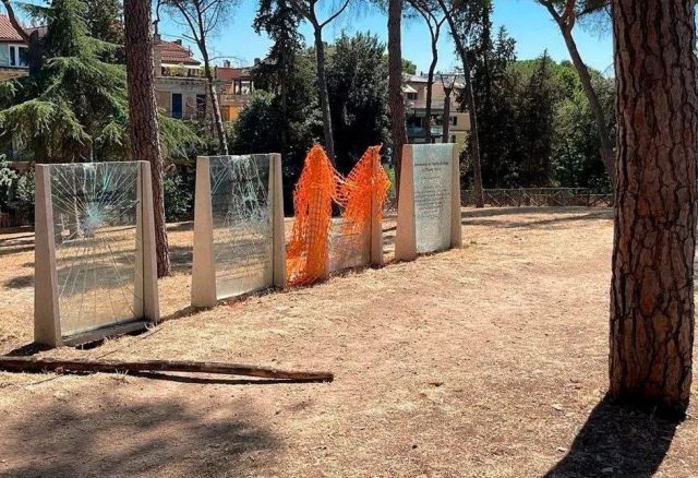 Vandalizan monumento venezolano de Simón Bolívar en Italia