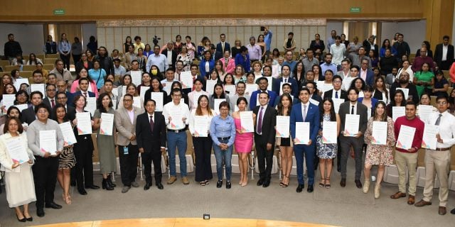 BUAP celebra a 245 egresados galardonados con el Premio Ceneval al Desempeño