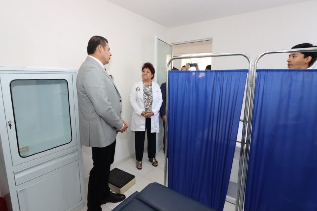 Clínicas de maternidad y un Hospital Geriátrico, entre proyectos para garantizar salud en Puebla: Armenta