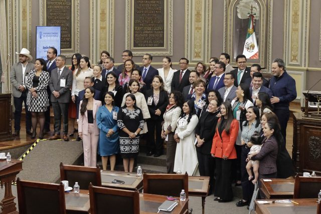 Morena presenta en Congreso del Estado a Diputados Electos para la LXIII Legislatura en Puebla