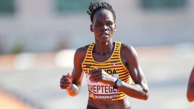 La atleta olímpica Rebecca Cheptegei muere tras ataque violento de su pareja en Kenia