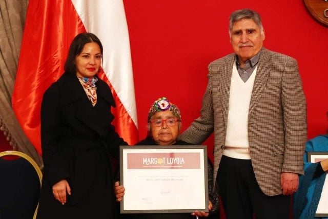 A sus 82 años, la alfarera mapuche María Isabel Cachaña es galardonada con el Premio Margot Loyola por su trayectoria