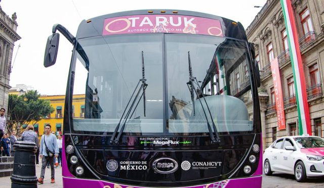 Presentan en Palacio de Minería a Taruk, el primer autobús eléctrico mexicano