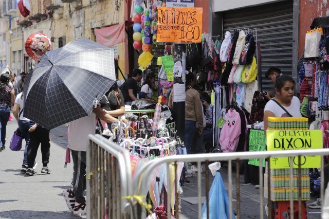 Comercio informal burla operativos y se reinstala en Centro Histórico de Puebla capital