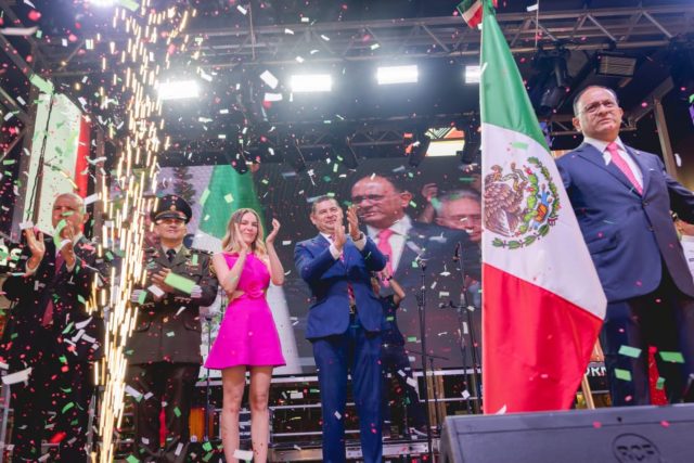 Armenta celebra primer Grito de Independencia desde Times Square, Nueva York