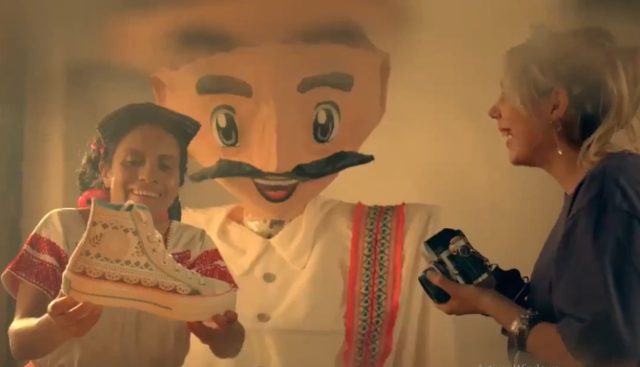 Marca Converse honra el Día de Muertos en tenis y graba comercial en Atlixco