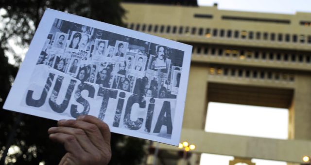 Fisco condenado a pagar $610 millones a marinos víctimas de tortura en recintos de la Armada durante 1973