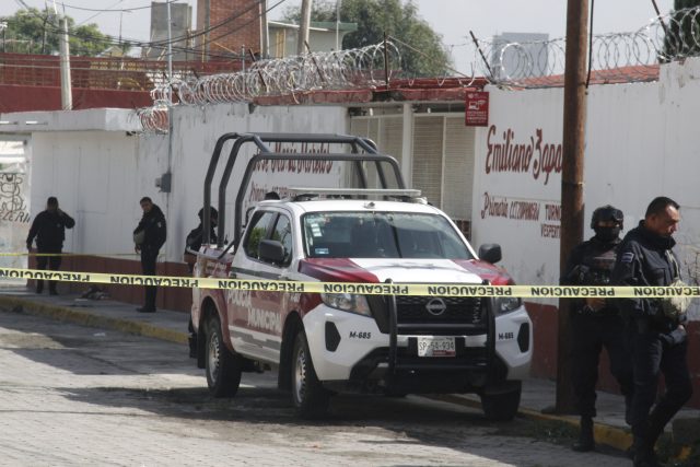 Confirman que hombre asesinado en primaria de Texmelucan tenía antecedentes penales