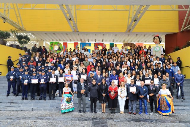 Puebla reconoce a cocineras tradicionales y artesanos en Día Mundial del Turismo