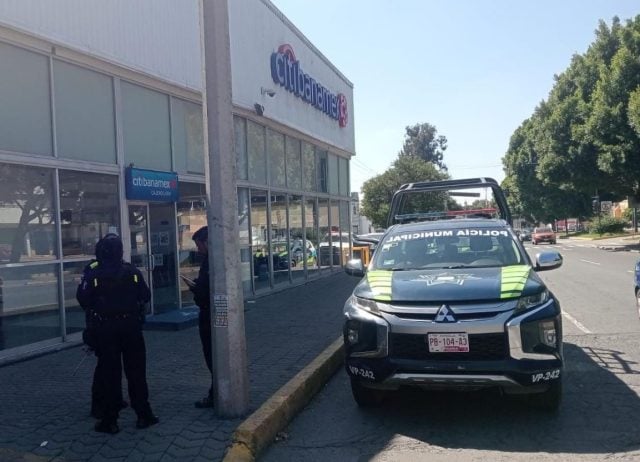 Saqueadores tempraneros allanan CitiBanamex China Poblana, profanan bóveda y huyen con botín