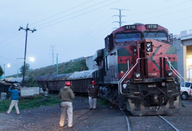 Gobernación estatal negocia con éxito liberación de vías férreas en Puente Colorado, Puebla