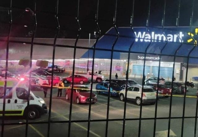 Ejecutan a hombre a bordo de su camioneta en estacionamiento de Walmart Las Ánimas 