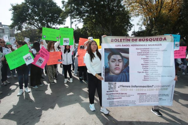 Marchan para exigir localización de Luis Ángel Hernández, universitario desaparecido en colonia La Paz