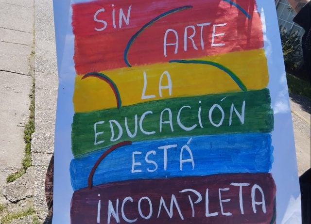 Retraso en convenio del Programa Acciona afecta a estudiantes vulnerables de Los Ríos: educadores alzan la voz