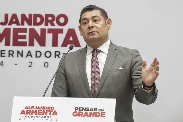 Alejandro Armenta refrenda compromiso para continuar con la «revolución» durante visita de Luisa María Alcalde