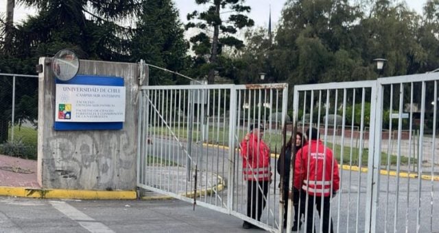 Hallan feto enterrado en campus de la U. de Chile: PDI investiga caso de aborto espontáneo