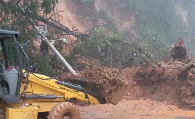 Confirma Protección Civil derrumbes de casas y desgajamientos de tierra en Puebla por las lluvias