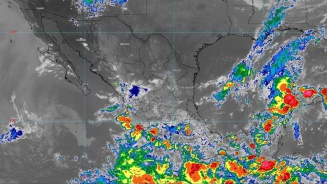 Onda tropical 25, acompañada de nuevo frente frío, trae lluvias torrenciales para Oaxaca y Veracruz