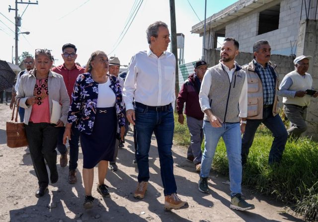 Gobierno de Pepe Chedraui inicia pavimentación de calles en Bosques de Amalucan y Colonia El Salvador