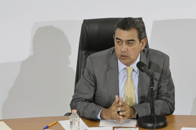 Ante omisión de Ayuntamientos salientes, Gobierno de Puebla ha destinado 35% del presupuesto de Bacheo Nocturno