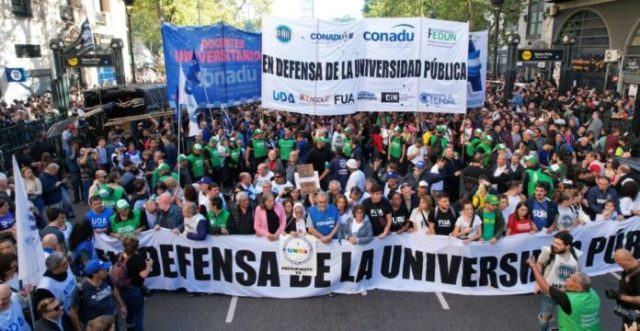 “Las universidades son un orgullo”: Encuesta muestra rechazo a los ataques de Milei a la educación pública