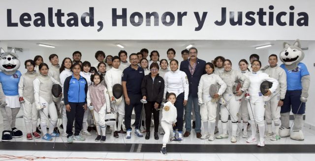 Lealtad, honor y justicia: inaugura Lilia Cedillo Sala de Armas universitaria para practicar esgrima