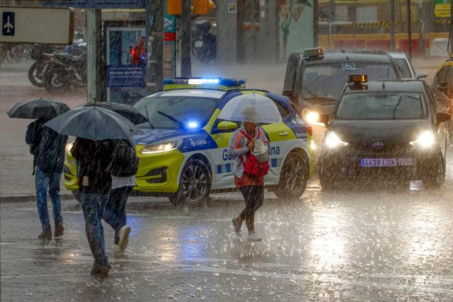 Lluvias torrenciales paralizan Cataluña: trenes, carreteras y aeropuerto afectados por la DANA