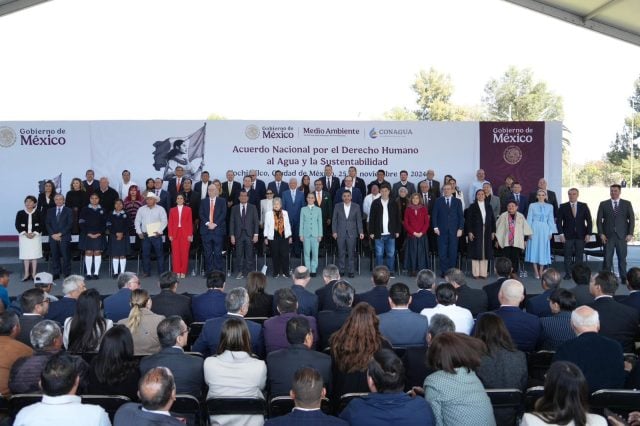 Claudia Sheinbaum firma Acuerdo Nacional por el Derecho Humano al Agua y la Sustentabilidad