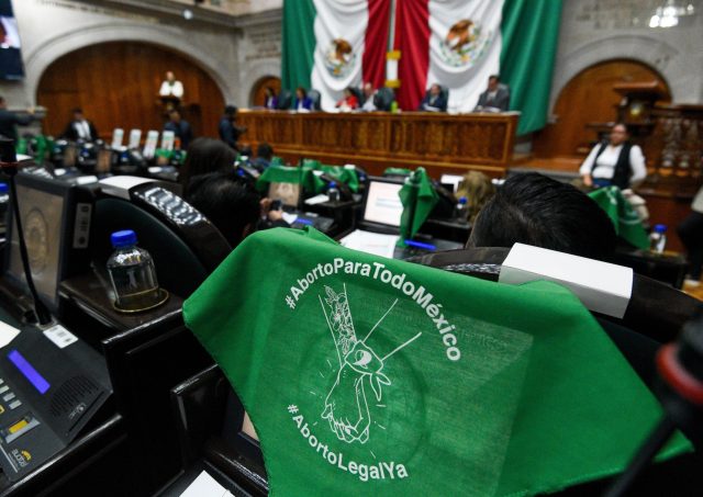 Continúa Marea Verde; tras 20 años, Edomex es el #18 en despenalizar el aborto