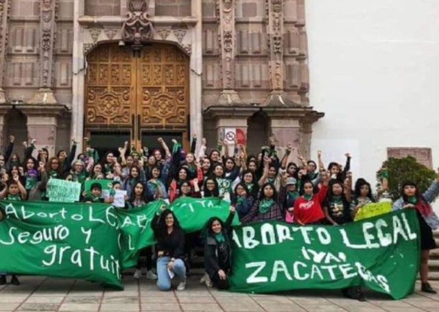 Marea Verde celebra despenalización del aborto en Zacatecas tras decisión del Congreso