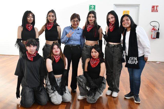 BUAP celebra concurso interprepas Bailaré KPOP en CCU, gana Instituto Iberia