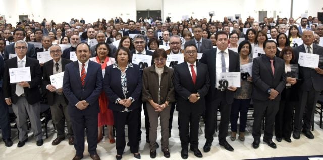 Entrega BUAP reconocimientos por antigüedad a personal académico y administrativo