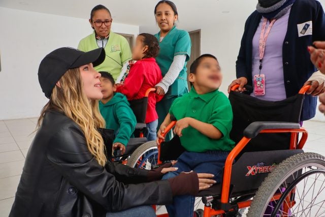 Cecilia Arellano y la cantante Belinda comparten emotiva sorpresa con las niñas y niños del DIF en Puebla