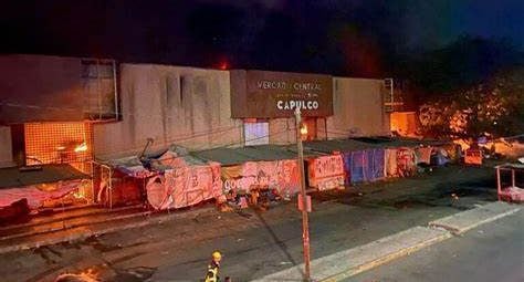 Incendio en las inmediaciones del Mercado Central de Acapulco deja 31 locales afectados