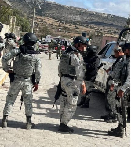 Abaten a falso policía y detienen a tres presuntos cómplices tras enfrentamiento armado en Cañada Morelos