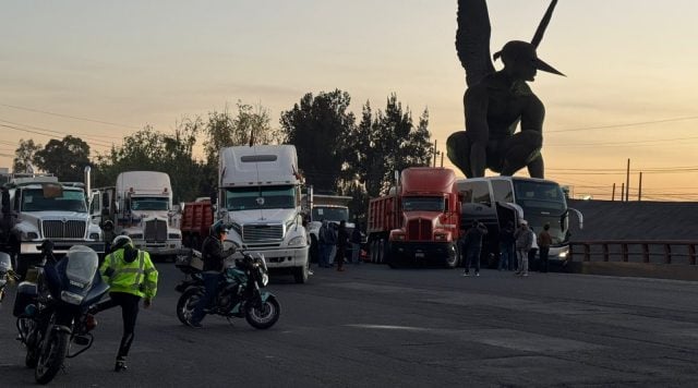 Empresas afiliadas a la CMIC y Canacar niegan adeudos a transportistas tras bloqueos en carreteras