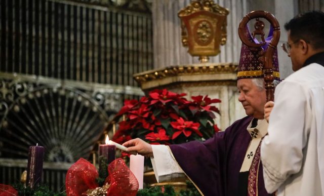 Existen tres casos de sacerdotes falsos en la capital poblana: arzobispo Víctor Sánchez