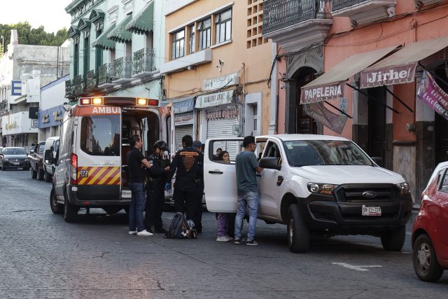 Confirman que pelea entre ambulantes en el Centro Histórico de Puebla dejó un herido