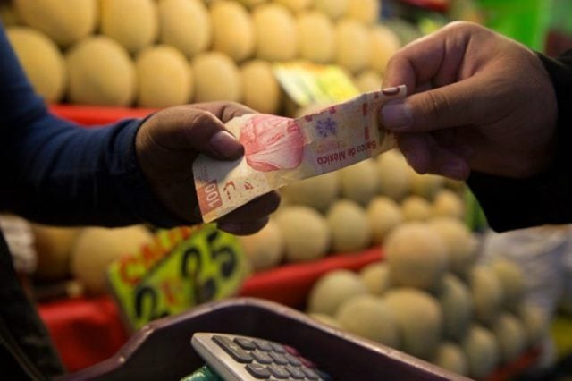 La inflación en México se desacelera a 4.21% en diciembre de 2024, marcando dos meses consecutivos a la baja