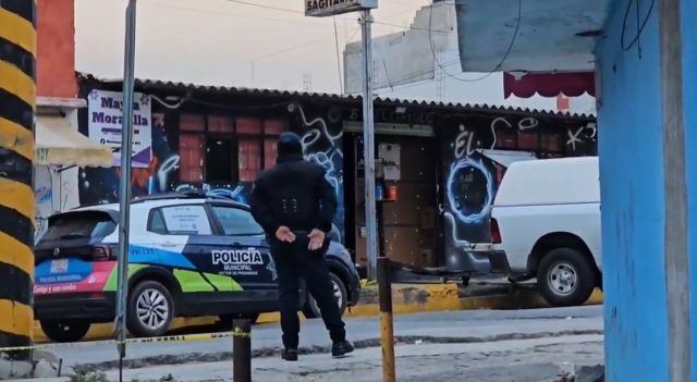 Seguimiento de peatón por comando en San Pablo Xochimehuacan concluye en bar con disparo a la cabeza