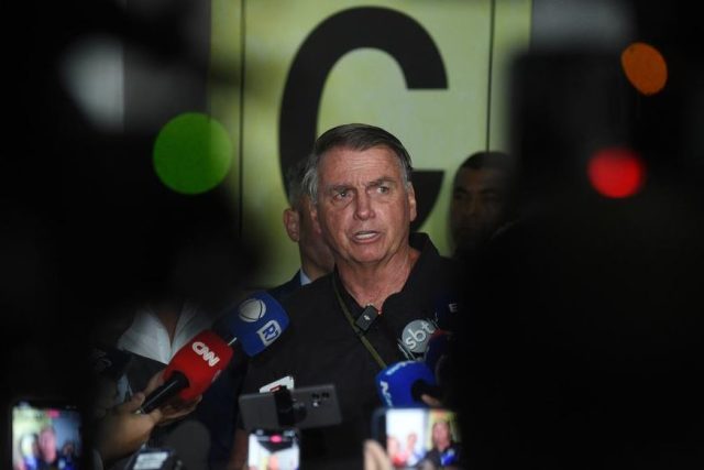 Expresidente Bolsonaro de Brasil es invitado a posesión de Trump en EE.UU. y pide permiso para salir del país