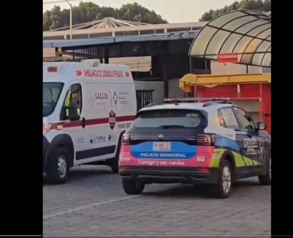 Joven mamá da a luz en los sanitarios de la terminal de autobuses Puebla-Cholula