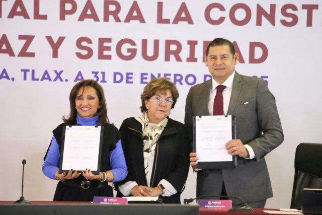 Alejandro Armenta y Lorena Cuéllar firman convenio para la Construcción de la Paz entre Puebla y Tlaxcala