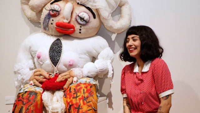 Parque Cultural de Valparaíso desestima críticas de artistas contra exposición de Mon Laferte: "Se intenta afectar su imagen"