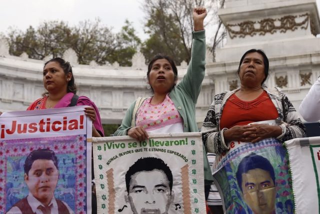 Familiares de los 43 normalistas de Ayotzinapa exigen avances concretos en las investigaciones