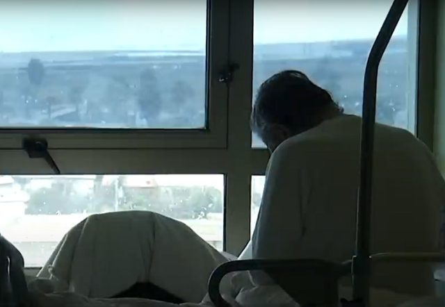 Nadie fue por ellos: La cruda realidad de cientos de adultos mayores abandonados en los hospitales