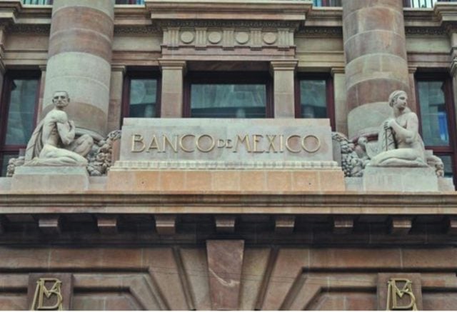 Banxico reduce crecimiento económico en México ante «elevada incertidumbre»